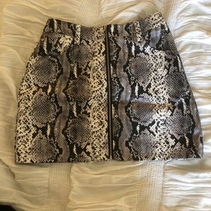 Leather Snakeskin Skirt. Zip Front